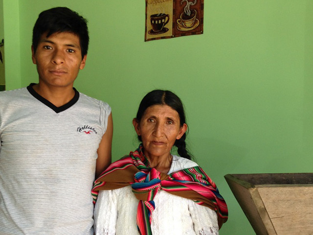 ボリビア　レアンドラ・アングロ